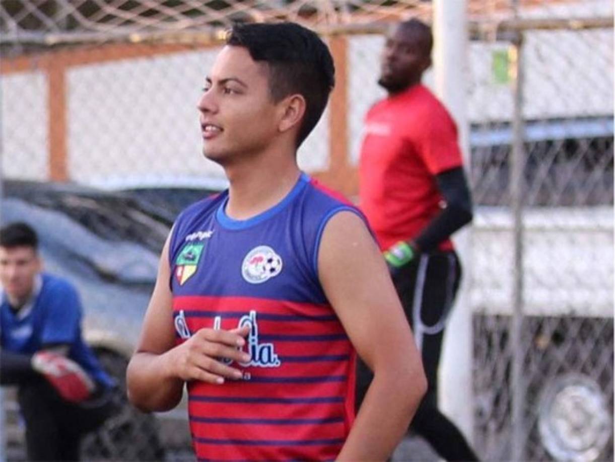 Además del Olimpia, Ángel Castro militó en clubes del fútbol hondureño como el Deportes Savio y Gimnástico, estando en este último equipo fue cuando decidió convertirse en sacerdote. 'Le dije a Dios en una esquina que ayudará a escoger a un sacerdote que me entendiera de donde venía y me puso al padre Francisco Sánchez que también es futbolista”, reveló.