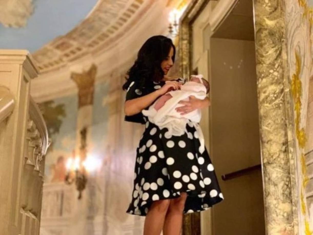 El nacimiento de la hija de Bukele marcó la primera vez en la historia de El Salvador, en que una pareja presidencial tiene un hijo durante su mandato, expresaron medios locales.