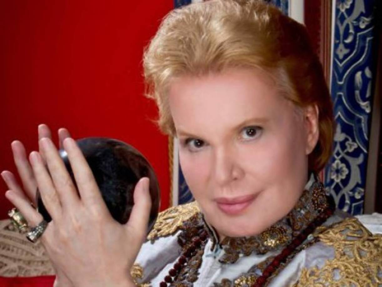 Otros creen que Hillary Trump sería como el astrólogo Walter Mercado.