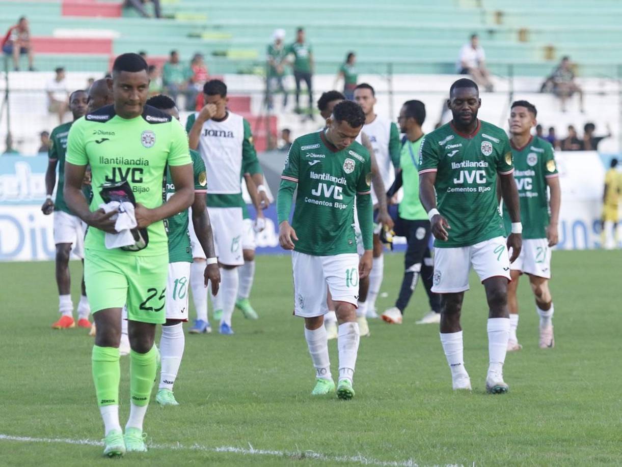 Los rostros tristes y de amargura de los jugadores del Marathón tras no poder ganar contra el Génesis de Comayagua.