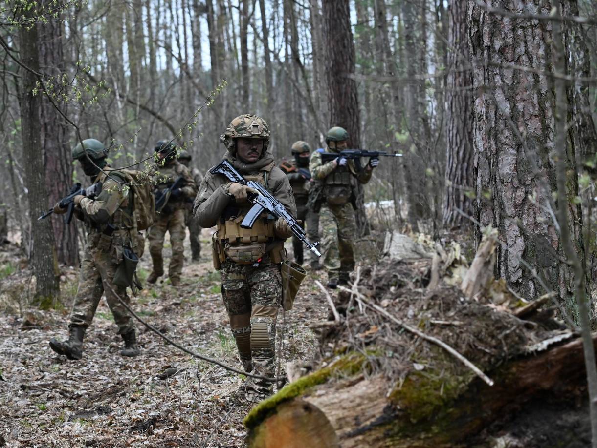 El presidente de Ucrania, Volodímir Zelenski, no renuncia a Bajmut, donde sus tropas resisten a duras penas los embates de los mercenarios rusos de Wagner, batalla de la que depende tanto el inicio como el éxito de la contraofensiva ucraniana.