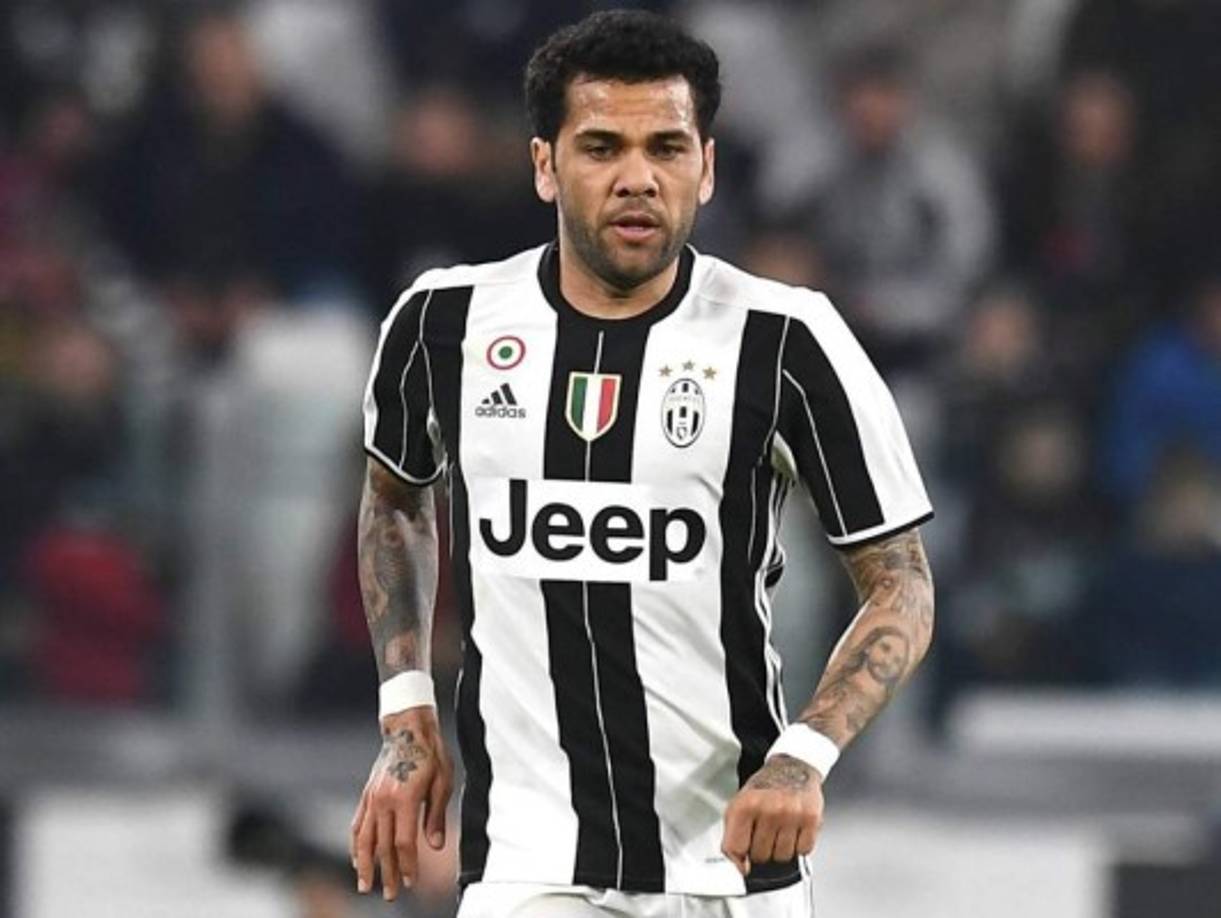 El lateral brasileño Dani Alves habría exigido a la Juventus una ampliación de su contrato hasta 2019 o buscaría otro destino, según UOL Esporte. Llegó al equipo italiano el pasado verano procedente del Barcelona.