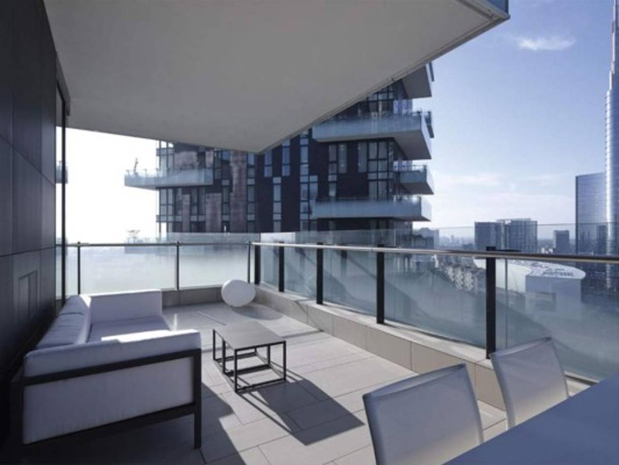 El lugar que ha escogido Messi queda a solamente 20 minutos del estadio Giuseppe Meazza, donde juega de local el Inter de Milán por lo que rumores crecen de que podría llegar al cuadro italiano.