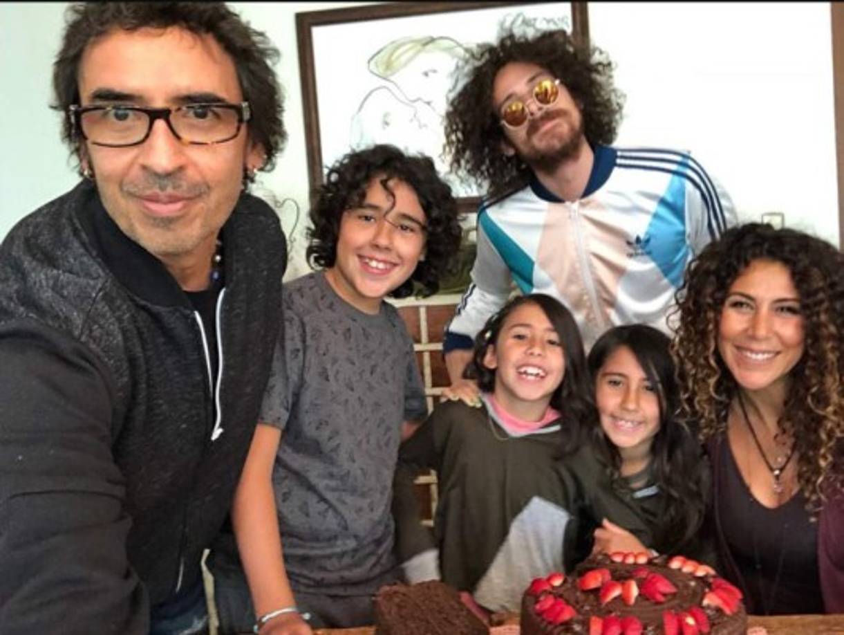 “Cuando llegan mis hijos me di cuenta de que mi objetivo no era la fama, ni estar en el reflector, sino que mi objetivo oculto era estar presente para mis hijos'.<br/><br/>“Creo que para cualquier mujer es de las cosas más importantes que hay y deben de haber. Ellos me aterrizaron tremendamente, el irme dando cuenta de que muchas veces nos manejamos por emoción y entusiasmo, al menos en mi caso... aterricé y en esa parte me pregunte: ‘¿qué era lo que quería hacer en mi vida?’. Fue una bendición contar con ellos para darme cuenta de que eso era lo que quería hacer”, afirmó.<br/>