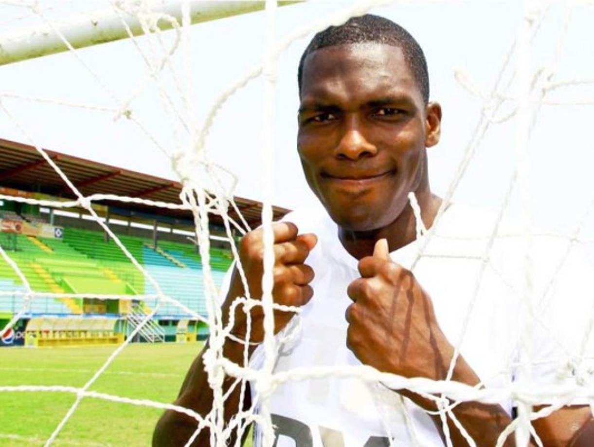 Javier Estupiñán: El delantero colombiano se marchó de Honduras rumbo a su país luego de haber estado en los últimos meses con el Juticalpa en la Liga de Ascenso.