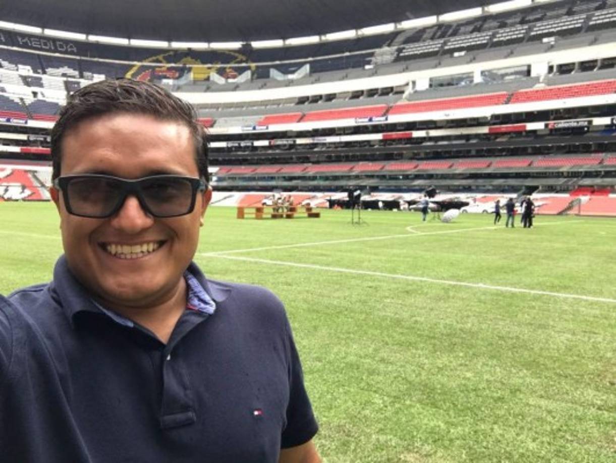 El encargado de realizar dichos trabajos en el Azteca fue un costarricense de nombre Enio Cubillo, quien creó una empresa que lleva por nombre Turf Managers Special, el cual fue contratado para ‘mejorar’ el terreno de juego con el tipo de tecnología que se utiliza en estadios de la talla del Camp Nou, Anfield, Juventus Stadium, Wembley y Stamford Bridge .