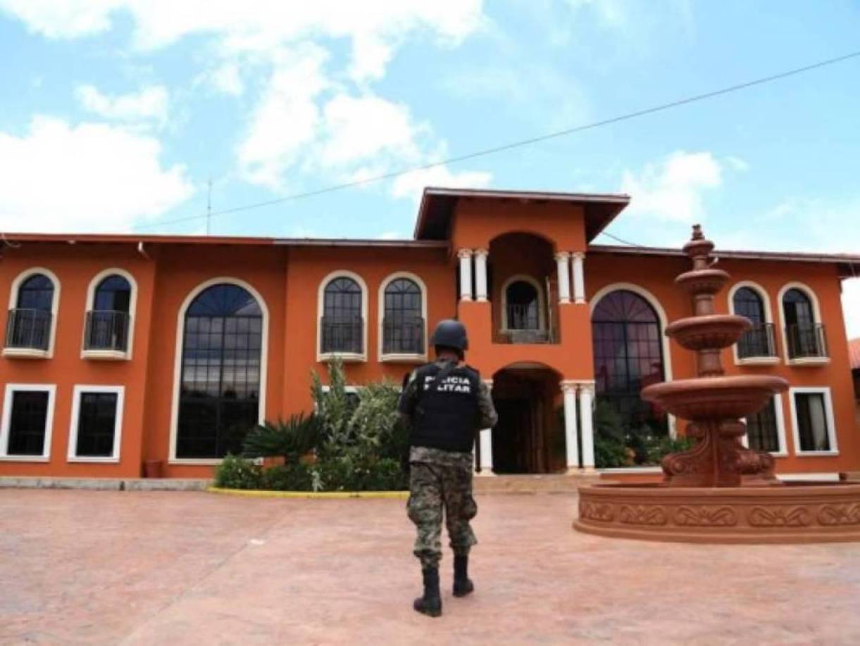 En algunas siempre habían fuentes en las entradas principales.