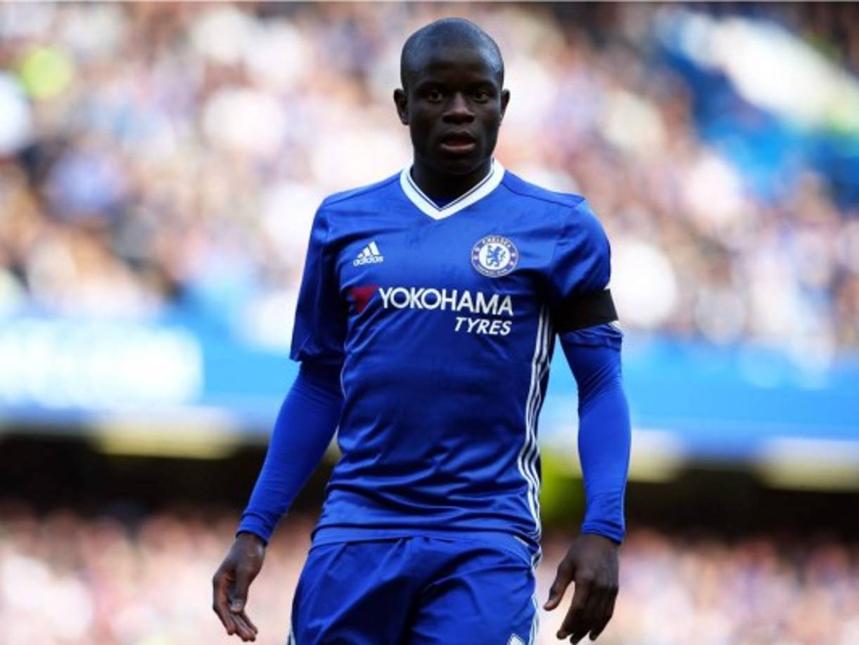N'Golo Kanté - El francés de ascendencia maliense es uno de los mejores mediocampista de la Premier League y el PSG buscará su fichaje. Intentará aprovechar el irregular presente del Chelsea.