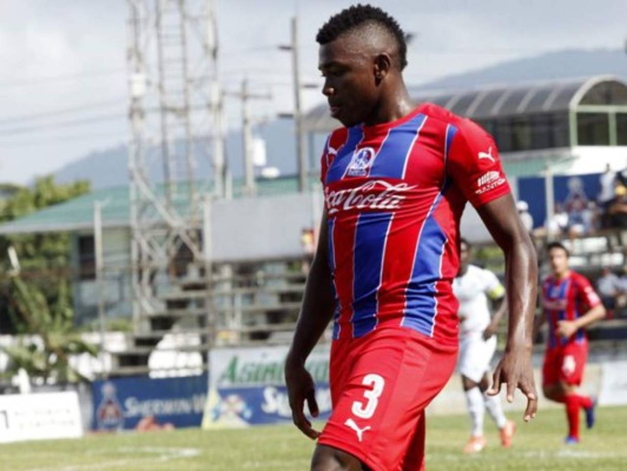 Elmer Güity: El joven lateral izquierdo no sigue más en el Olimpia, no entra en los planes de Restrepo. Llegaría a reforzar al Juticalpa FC.