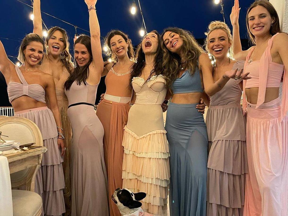 Cabe mencionar que durante la última semana previo a la celebración, los artistas disfrutaron del sol y la arena en compañía de algunos familiares