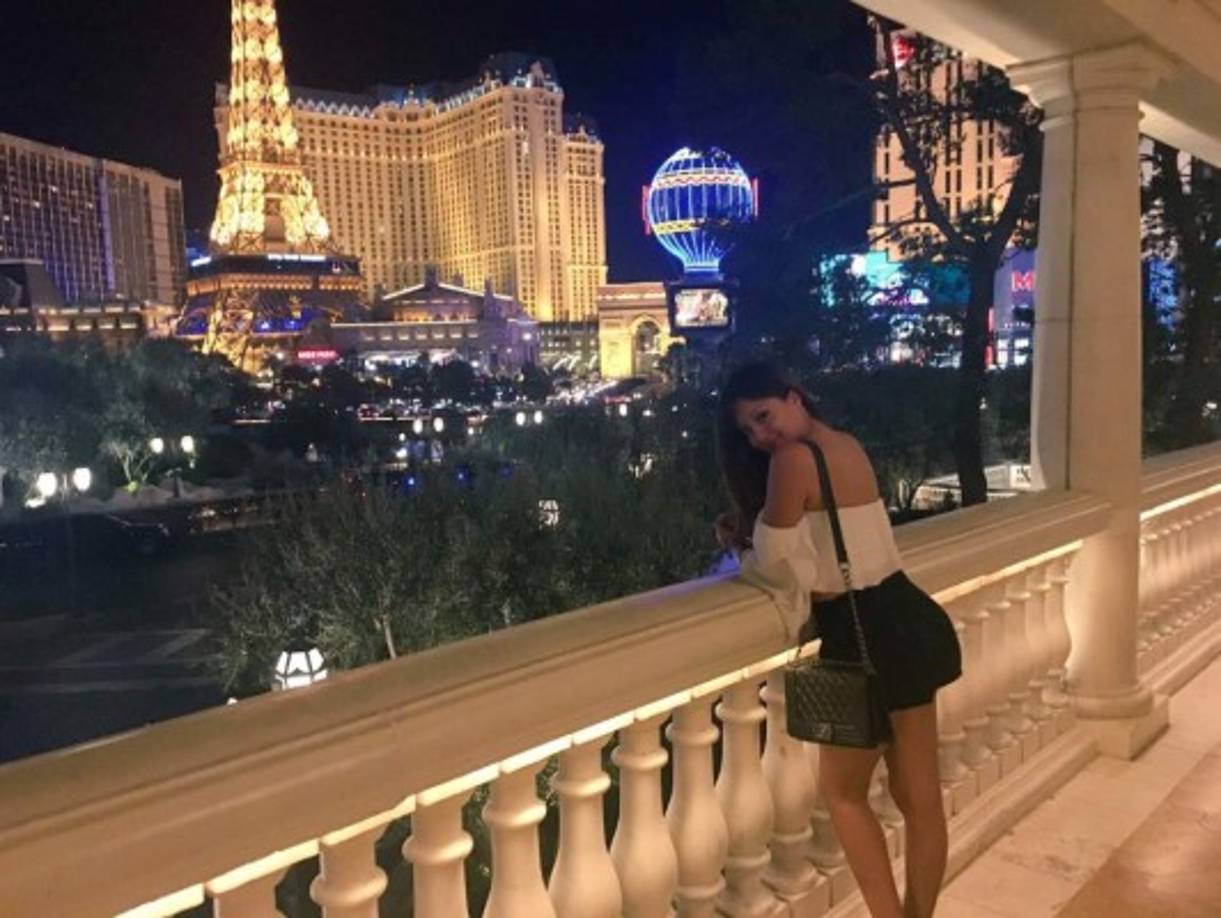 Durante las noches realiza sensuales presentaciones a través de una webcam para gusto de todos sus fans, la colombiana ha participado en 'shows' eróticos con la actriz porno Esperanza Gómez, pero también es una fiel creyente católica.