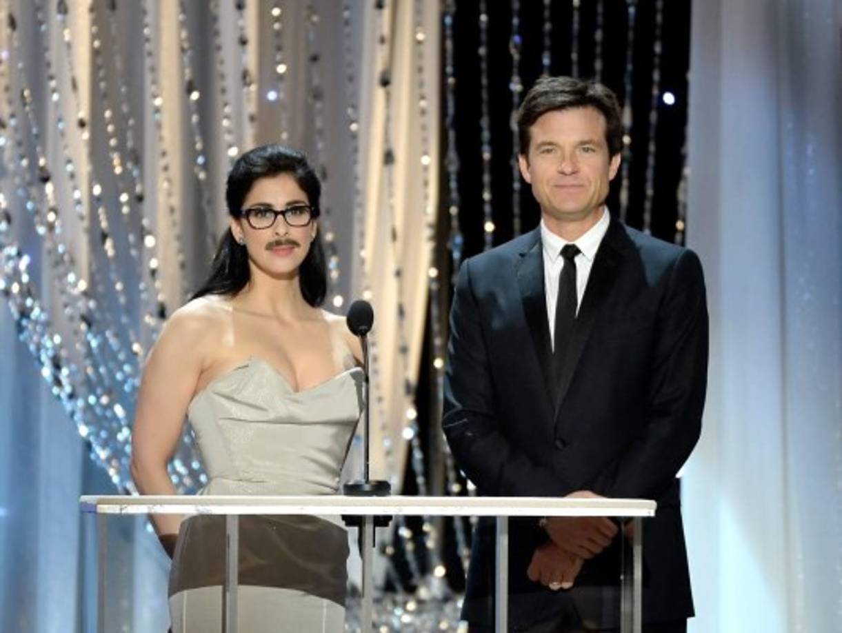 Sarah Silverman y Jason Bateman entregaron el premio a la mejor actor de comedia para la televisión.
