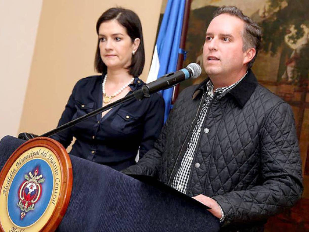 “Después de casi 30 años de servicio público cualquiera diría que lo único que hace falta es la presidencia de la república, pero en esto se trata de tomar las mejores decisiones”, dijo en declaraciones a la capitalina Radio América. 