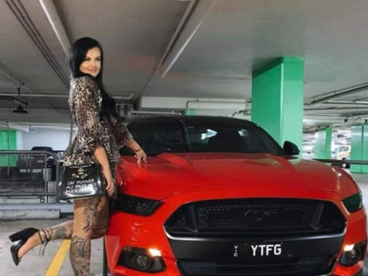 Por descabellado que parezca, la guapa australiana Renee Gracie tomó esa idea luego de que sus fans se lo sugirieran.