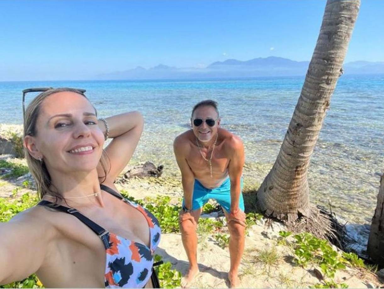 ‘La Tota’ Medina y Taly Ávila disfrutaron de las hermosas playas de Cayos Cochinos.
