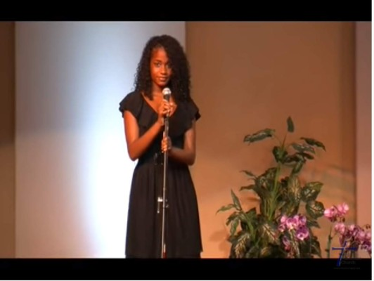 En el 2012, Toni-Ann Singh servía en una iglesia de Miami, ella tenía el privilegio de cantar en la congregación, está es una de las imágenes filtradas.