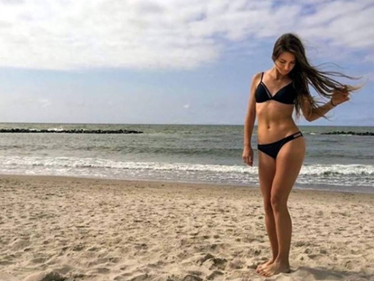 Karolina Bojar posee un físico privilegiado y lo muestra en su cuenta de Instagram, en la que mezcla imágenes de su estilo de vida y su pasión: el fútbol.