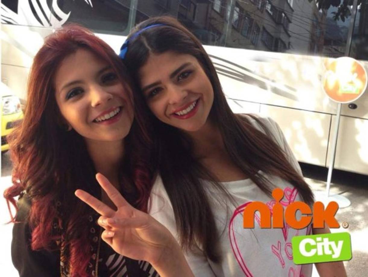 la hidrocefalia es “una acumulación de líquido dentro de las cavidades profundas del cerebro”, exactamente en los ventrículos; esto produce una inflamación que genera presión sobre el cerebro.