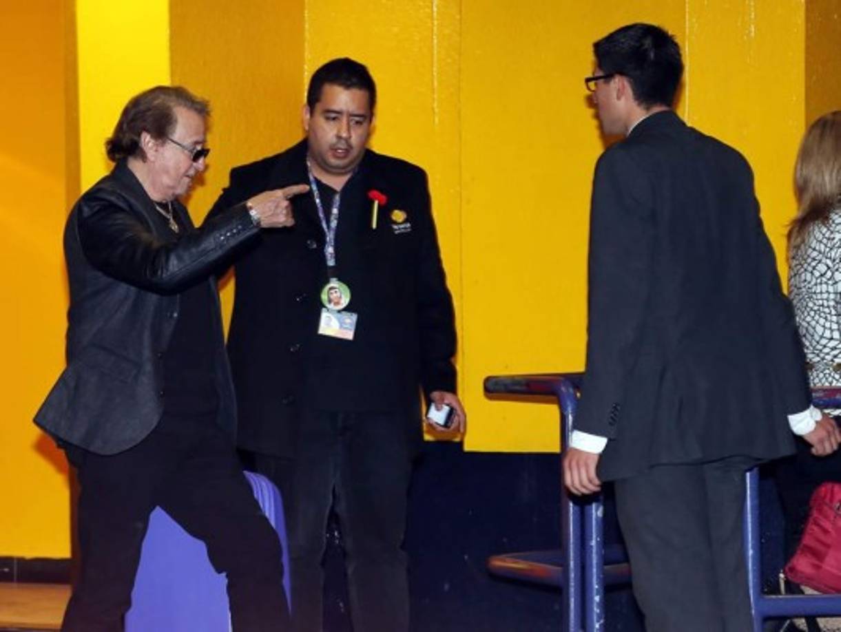 Entre los invitados a la misa (alrededor de 400 personas), destacó la presencia de Carlos Villagrán, quien interpretó a Kiko.