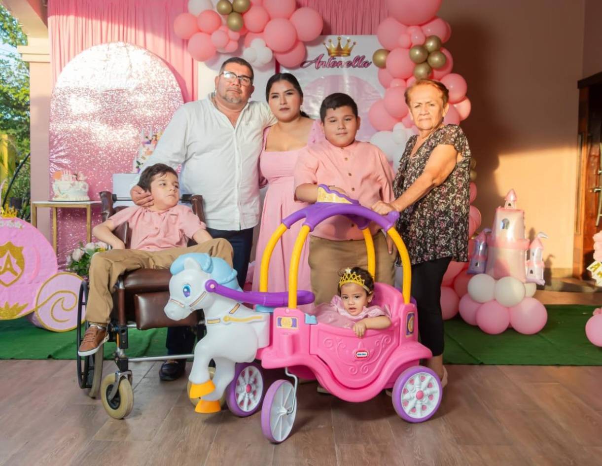 Fernanda Antonella celebró su primer año en un mágico mundo de princesas