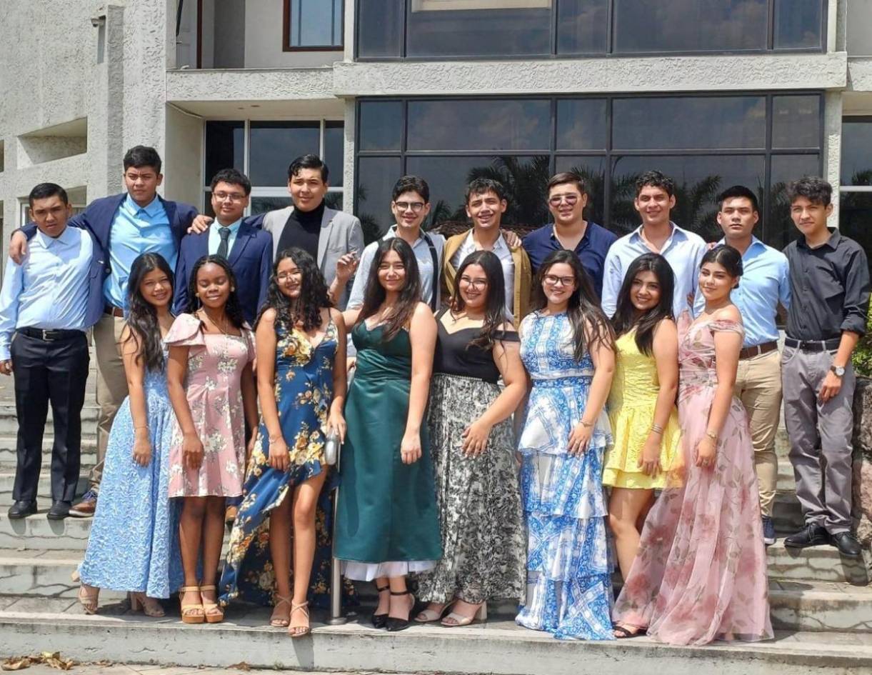 Seniors del Instituto Bilingüe Florencia celebran habitual desayuno