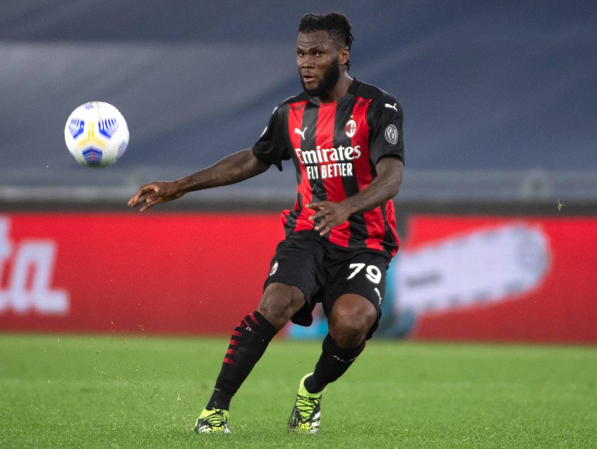 El Barcelona ha cerrado la contratación del centrocampista marfileño Franck Kessié, que acaba contrato con el Milan el próximo 30 de junio y que, según diversos medios, jugará en el club azulgrana a partir de la próxima temporada. El africano es un centrocampista polivalente, que puede jugar en las tres posiciones del centro del campo y que además tiene gol.