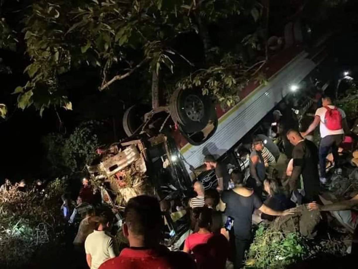 El accidente ocurrió la noche del miércoles en una pendiente sinuosa conocida como “La Cucamonga”, ubicada en el departamento (provincia) de Estelí, 170 kilómetros al norte de Nicaragua.
