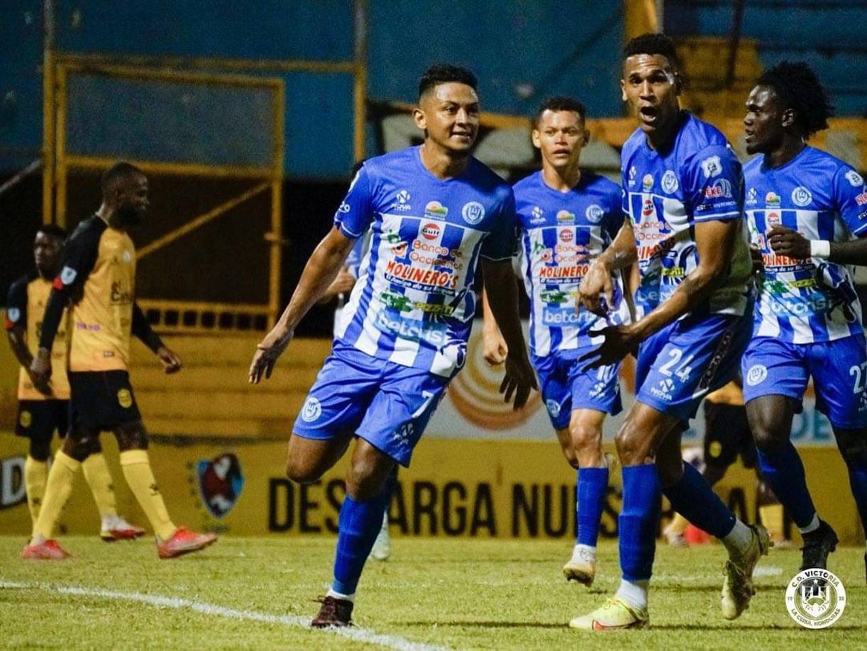 El talentoso mediocampista Alexis Vega podría dejar las filas del Victoria. Se menciona que el Olimpia lo pretende.