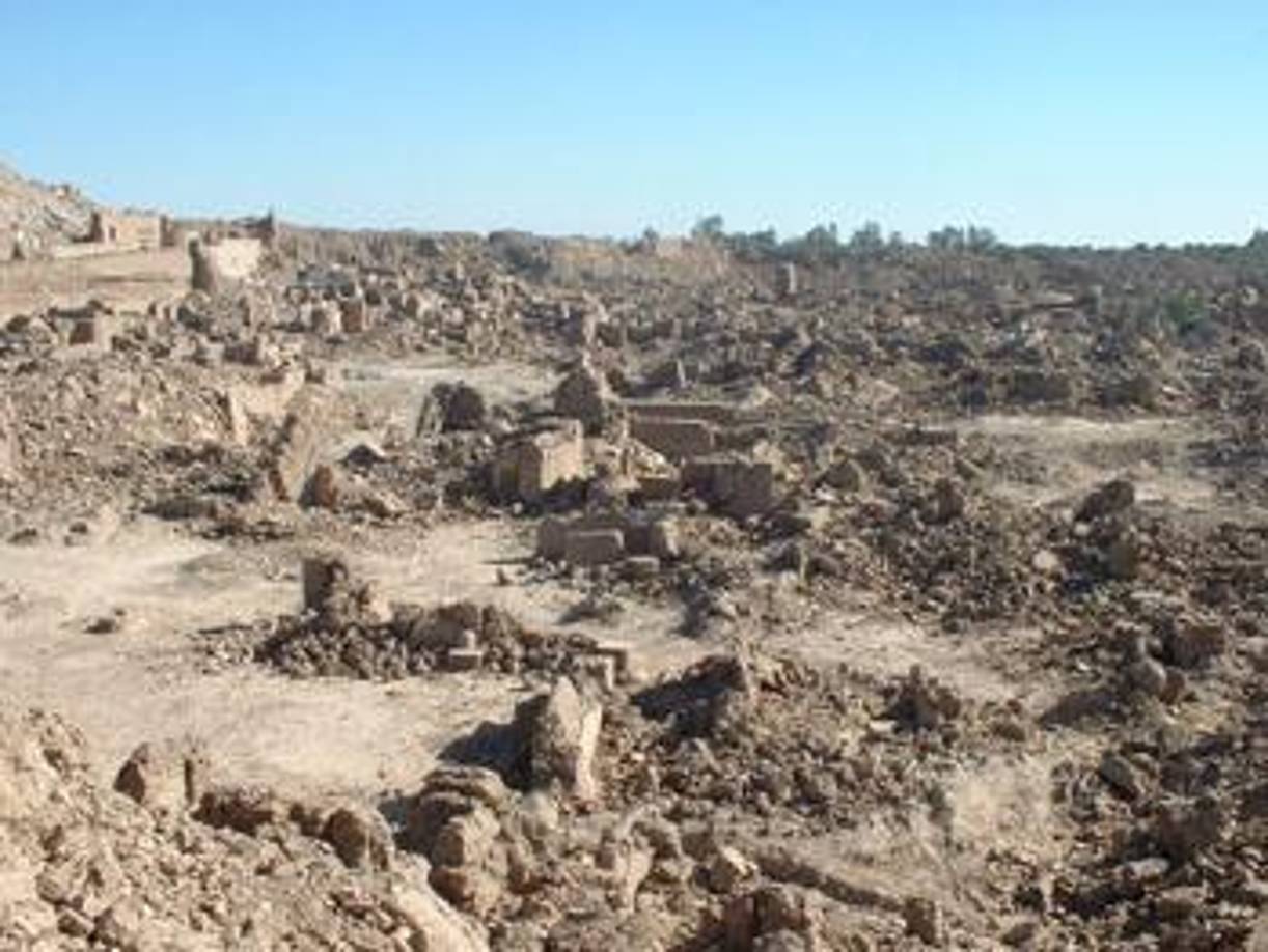 <b> 2003: 31,000 muertos en Bam, Irán</b>El 26 de diciembre de 2003, un terremoto de magnitud 6,6 sacudió la ciudad de Bam, en el sureste de Irán, causando la muerte de más de 31.000 personas, casi una cuarta parte de la población. La antigua ciudad de adobe, inscrita en el patrimonio mundial, quedó destruida. 