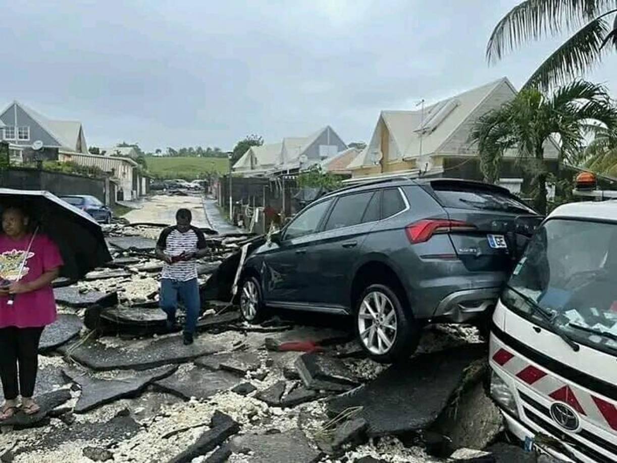 También en la localidad sureña de Guayama, hubo familias que “lo perdieron todo” debido a inundaciones provocadas por los ríos Guamaní y Quebrada Seca, y en total hay 58 personas en refugios, según el alcalde O’brain Vázquez Molina.