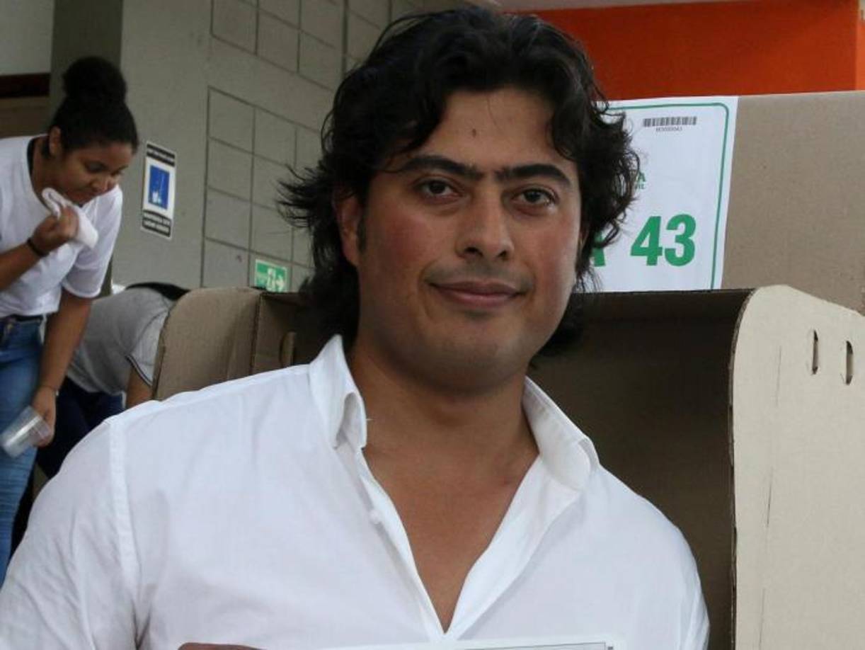 Al año siguiente comenzó una relación de pareja con Day Vásquez quien el 7 de agosto de 2022, día de la posesión de Gustavo Petro, apareció en la fotografía de la familia presidencial como esposa del hijo mayor del mandatario.