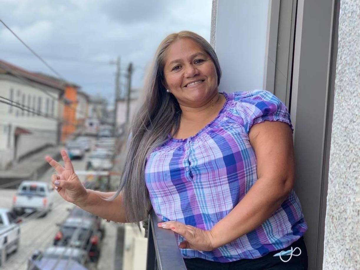 Claudia Maribel Cueva García, una empleada de la Empresa Nacional de Energía Eléctrica (Enee) en Santa Rosa de Copán, será recordada con cariño y admiración por sus amigos y colegas. Durante más de una década, su amabilidad y jovialidad iluminaron la oficina y las vidas de quienes la conocieron.