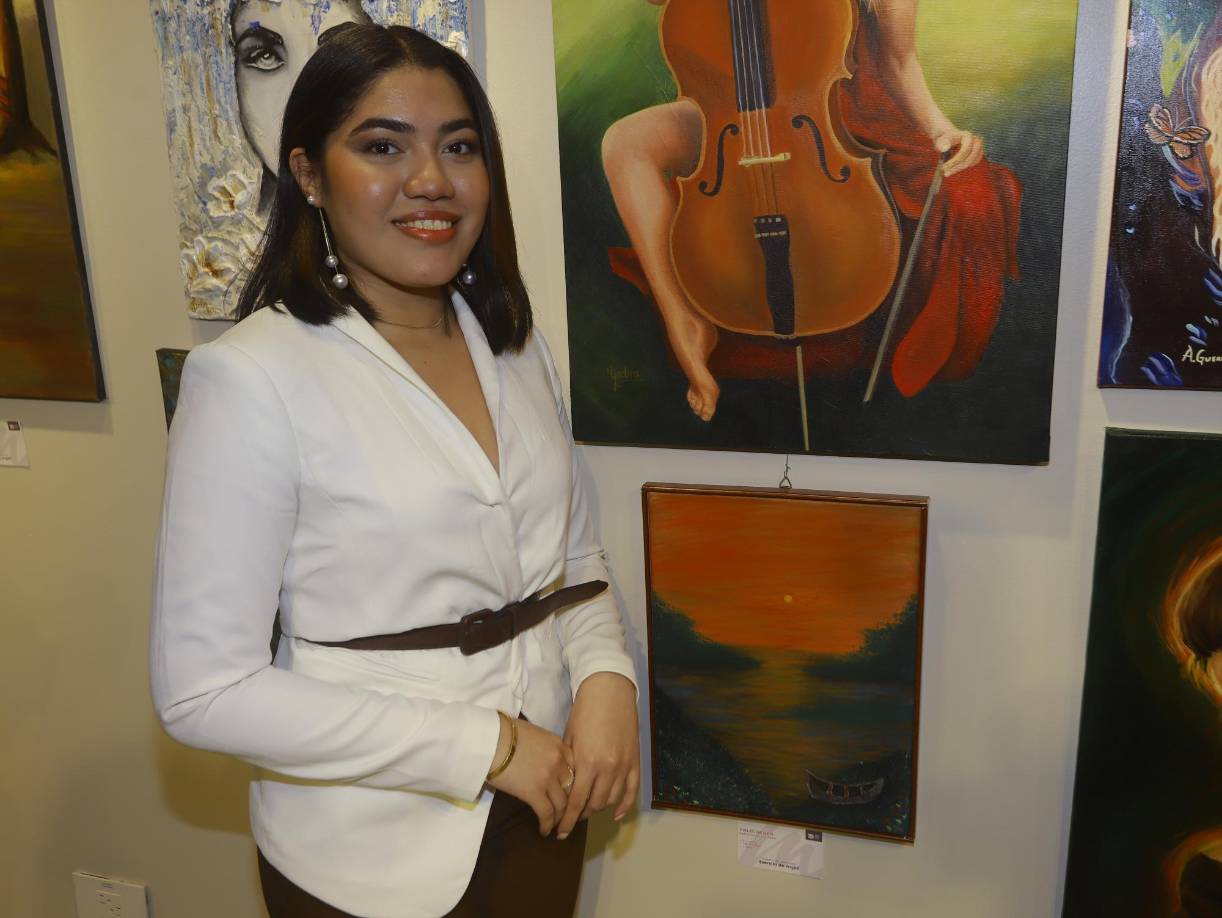 Por su parte, Jessica Romero hizo la obra “Rieles de oro”