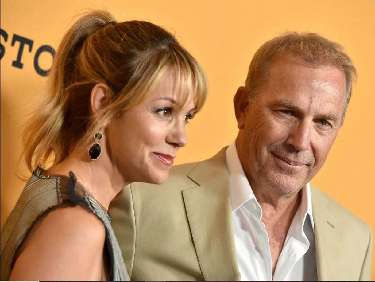 Su abogado ha utilizado como argumento que el bienestar de los tres hijos que tienen en común -Cayden, de 16 años, Hayes, de 14, y Grace, de 13- es una razón válida para que ella quiera quedarse en la casa, porque es donde los tres adolescente habían vivido “toda su vida”. Ella, por su parte, ha declarado en que no ha tenido un trabajo remunerado desde que nació su hijo mayor en 2007.