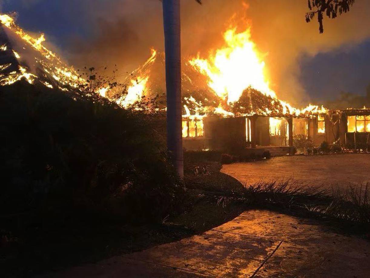 Más de 14.000 casas están incomunicadas, reportó poweroutage.us.