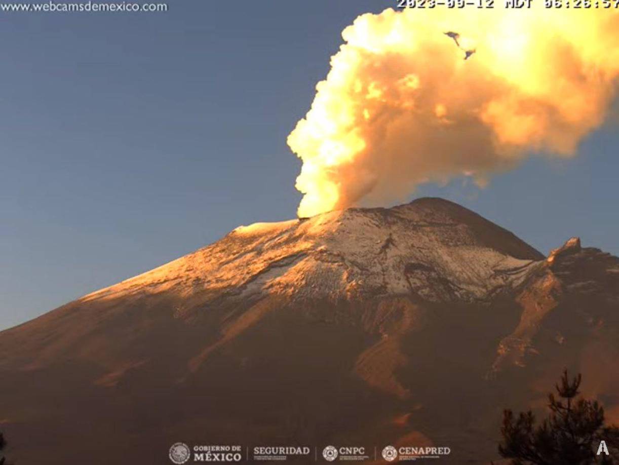 En entrevista a Excelsior.com, Maussan habló sobre la teoría que asegura que el Popocatépetl podría ser un portal dimensional y “conectaría” a los extraterrestres con el espacio.