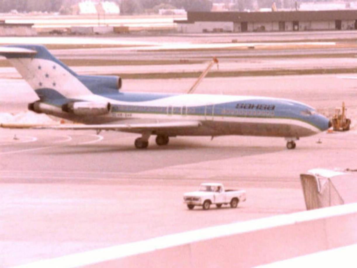 El extinto “Papa Viajero” aterrizó en boeing 727 de la aerolínea Sahsa a las 9:00 am en el aeropuerto Toncontín junto al Secretario de Estado de aquel entonces, Cardenal Agostino Cassaroli, mientras un mar de creyentes los esperaban al tenor de la canción: “Mensajero de la paz”, que elaboró el artista nacional Moisés Canelo.