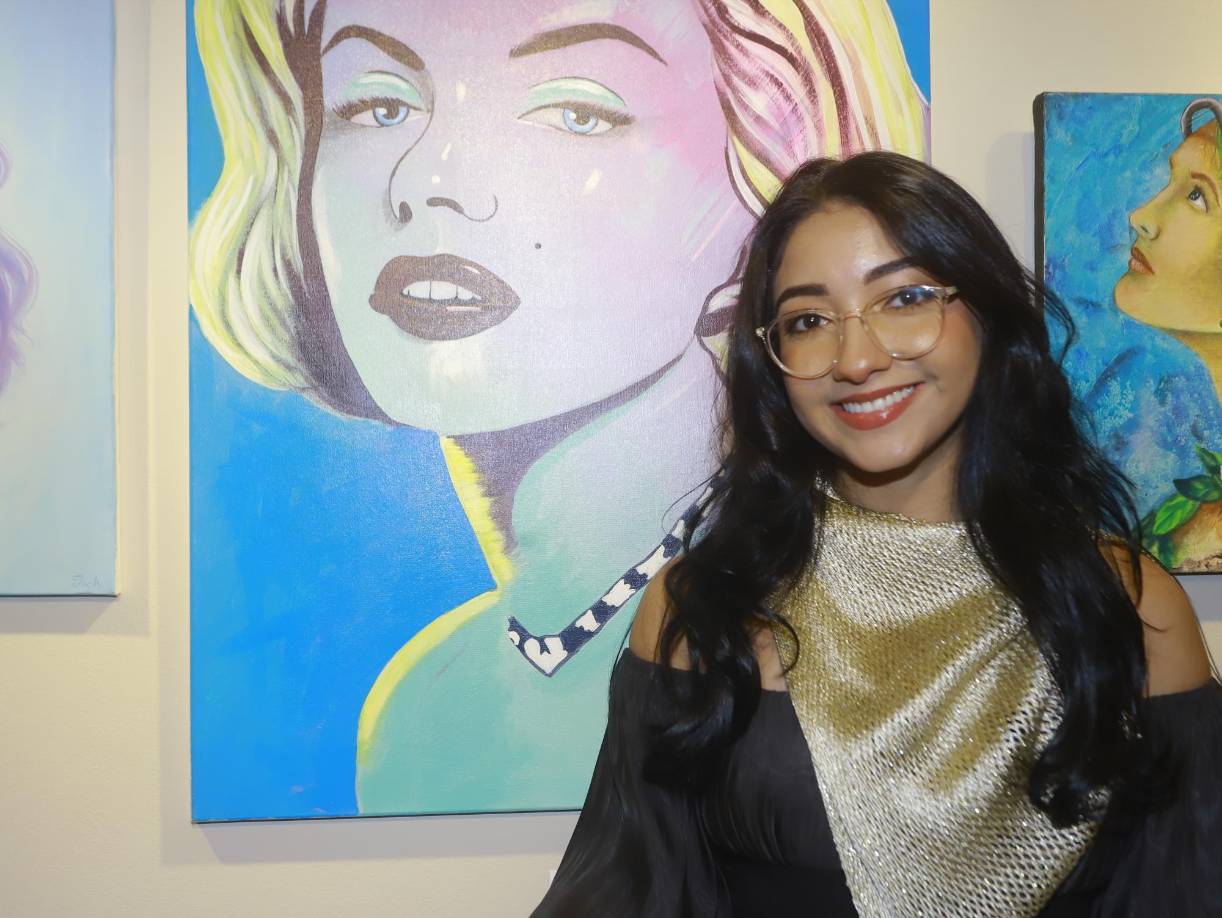 Marcela Orellana con su obra “Marilyn Monroe”