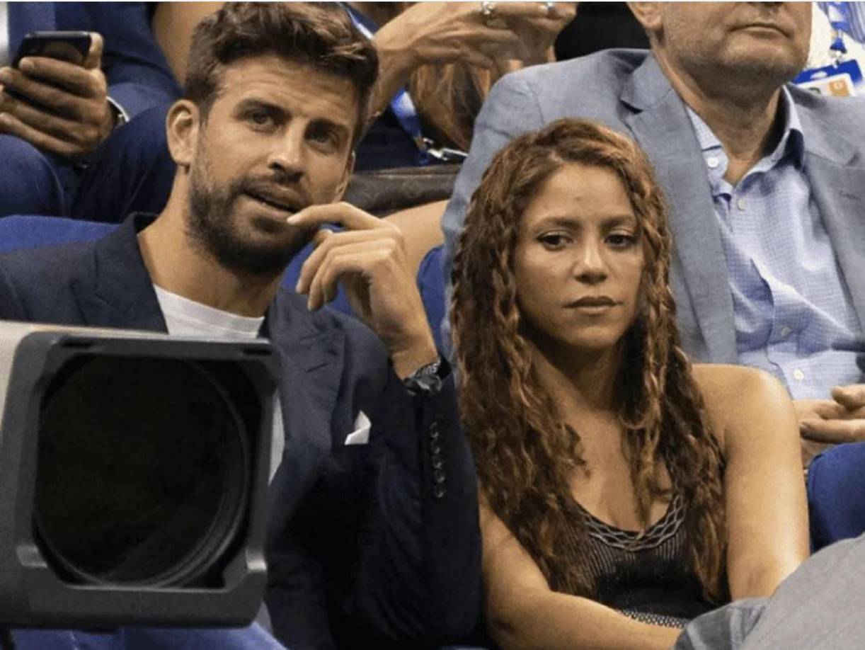 Cuando Shakira regresó a Barcelona de Los Ángeles, el futbolista le dijo que “la relación no está bien y que definitivamente debían terminar”. Sin embargo, la colombiana le pidió que acudieran a terapia, pero Gerard estaba decidido a separarse, lo que provocó que Shakira sospechara de él. 