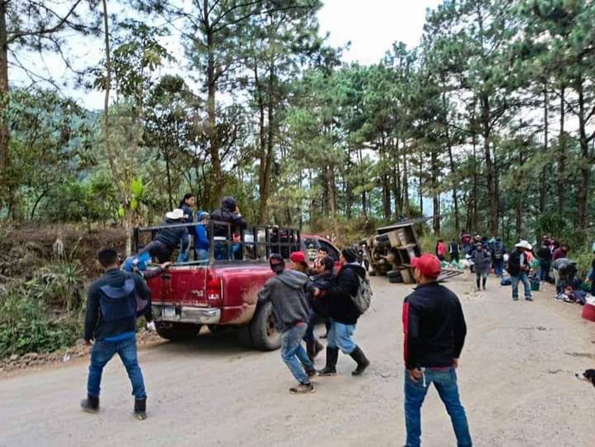 Lesbia Villeda, portavoz del Hospital de Occidente, a donde fueron trasladados los heridos más graves, dijo que en el centro asistencial se atendió a unas 21 personas, entre ellos al menos 3 menores de edad entre 3 y 10 años de edad.