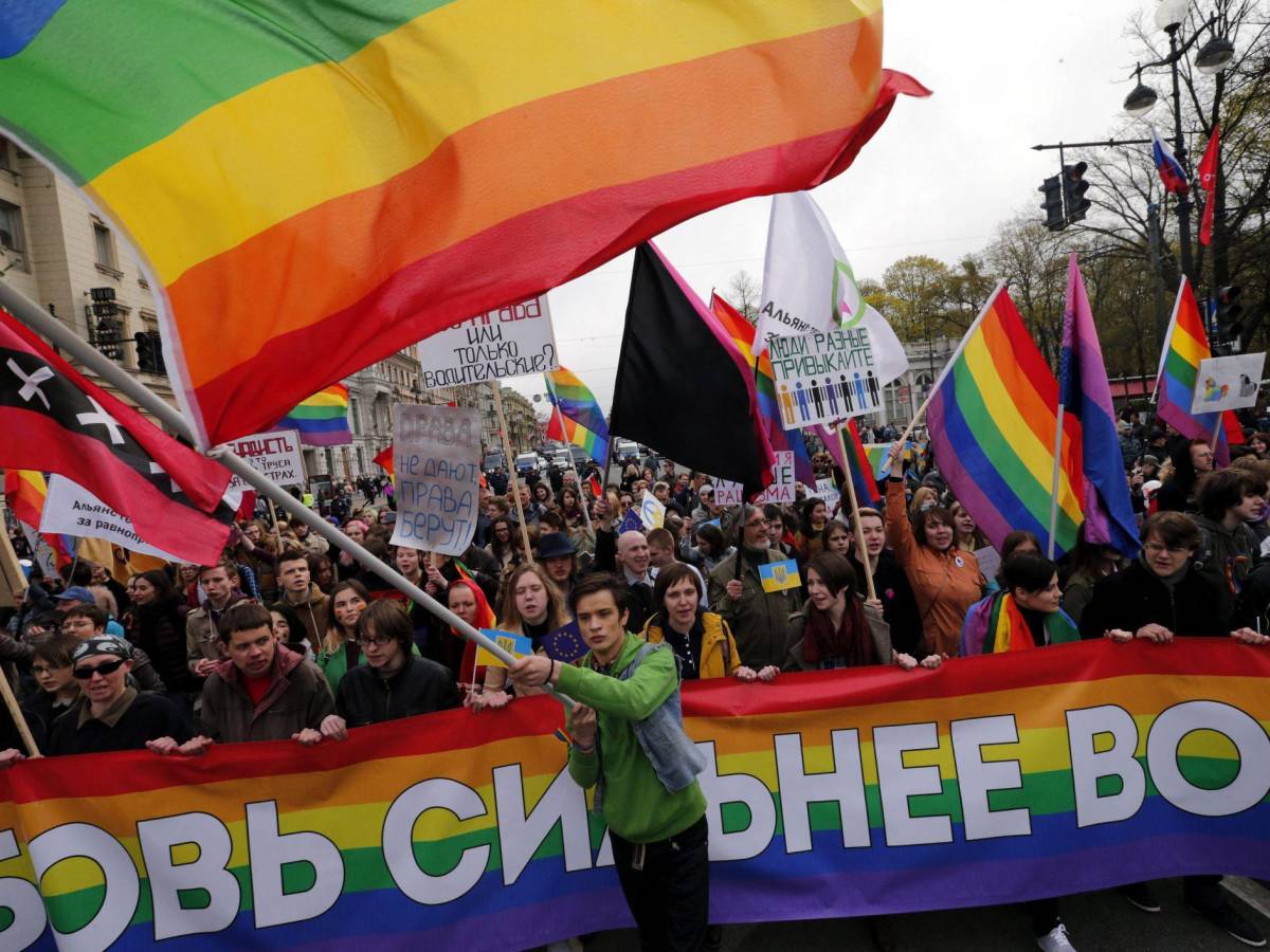 Rusia adopta una ley que prohíbe la propaganda LGBTQ+