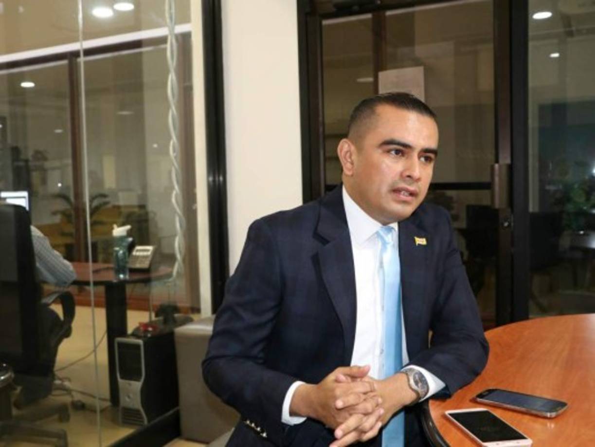 José Alfonso Díaz Narvaez es el candidato presidencial por la Unificación Democrática. Actualmente estudia una segunda carrera de Economía en la Unah-vs.