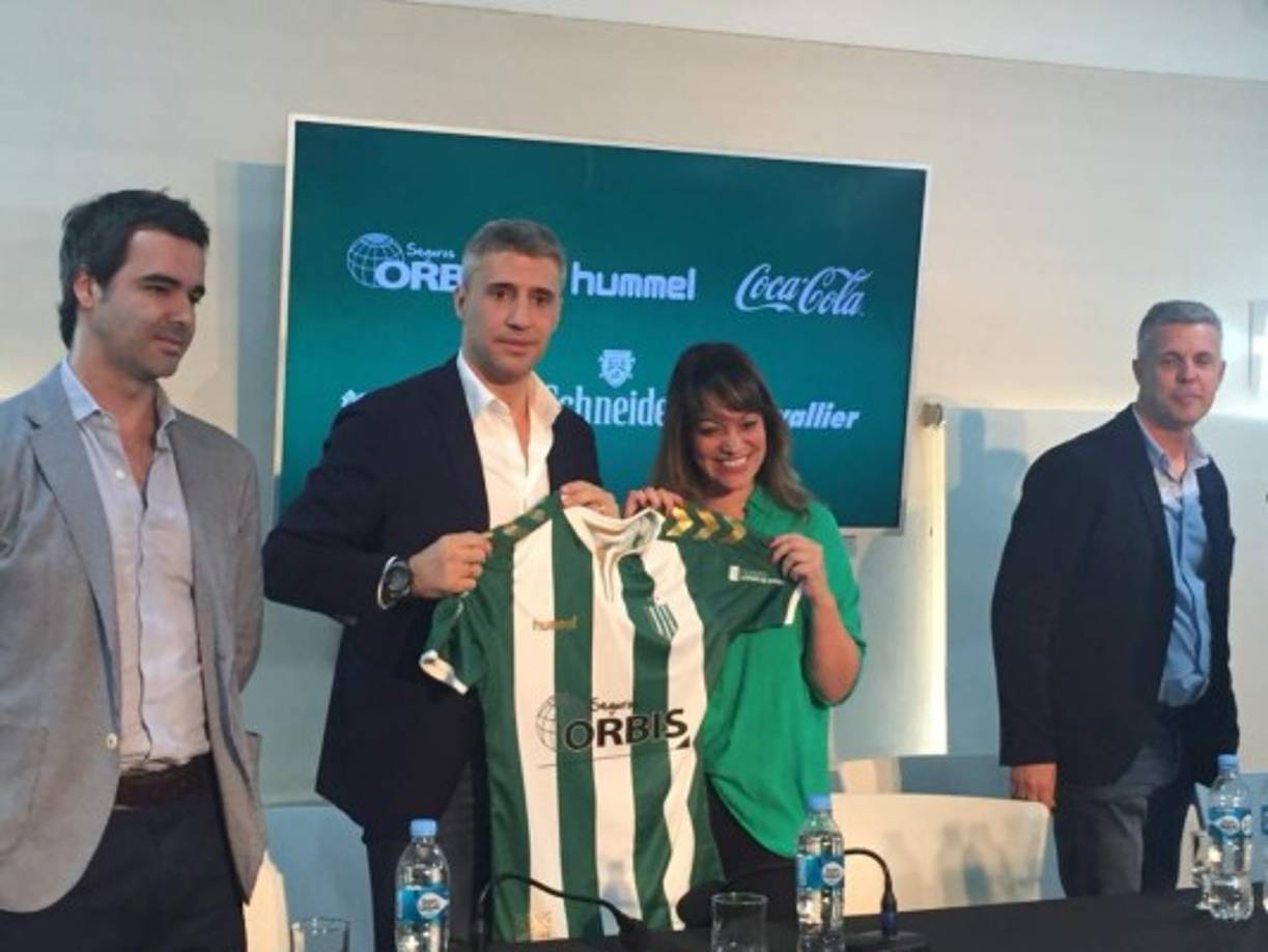 Hernán Crespo ha sido presentado como nuevo entrenador del Club Atlético Banfield. El exdelantero de Inter de Milán, Chelsea, entre otros, debutará al frente de un banquillo en Argentina.