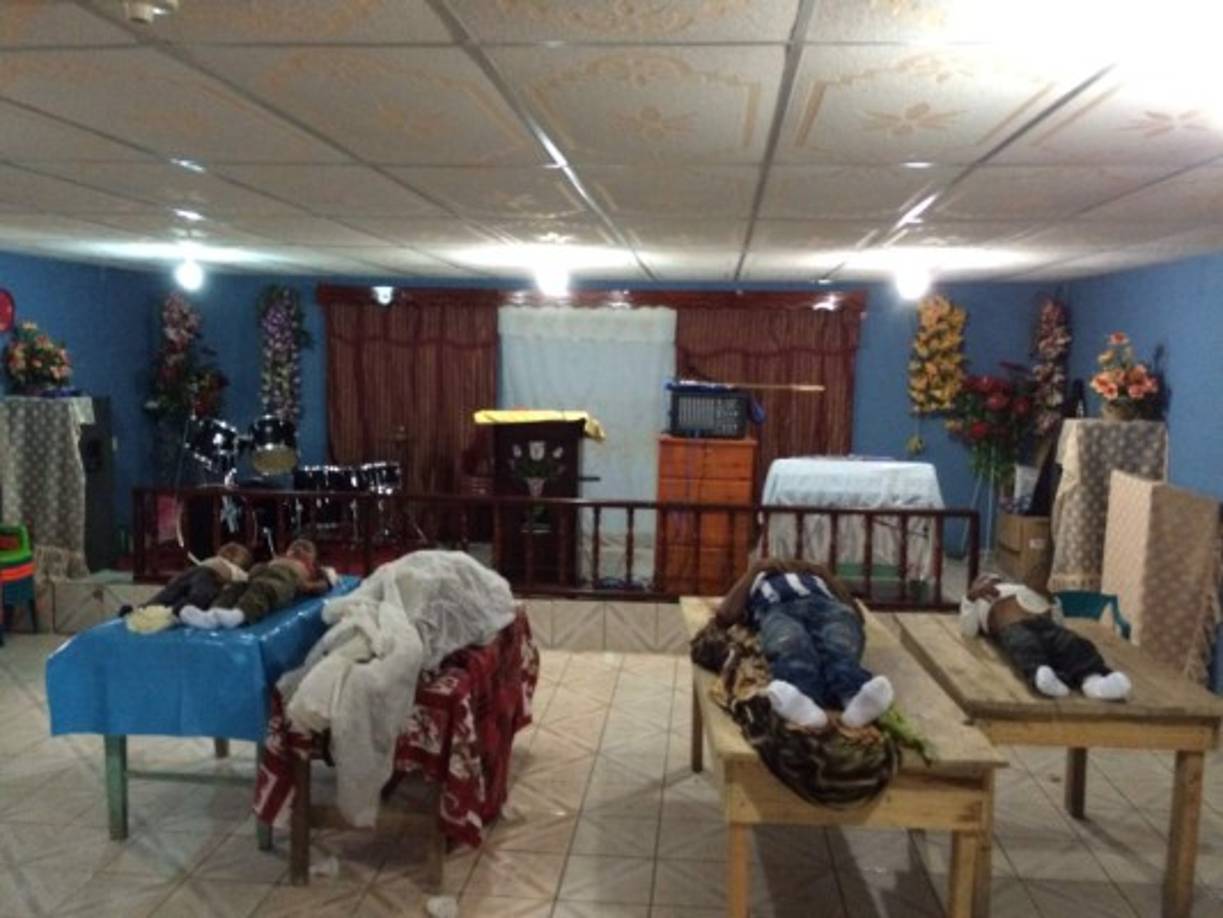 Omar Iglesias (28) y su esposa Maricela Machado (24) (en estado de embarazo). Y los niños Erick (3), César (4) y Dilbert Iglesias (8).