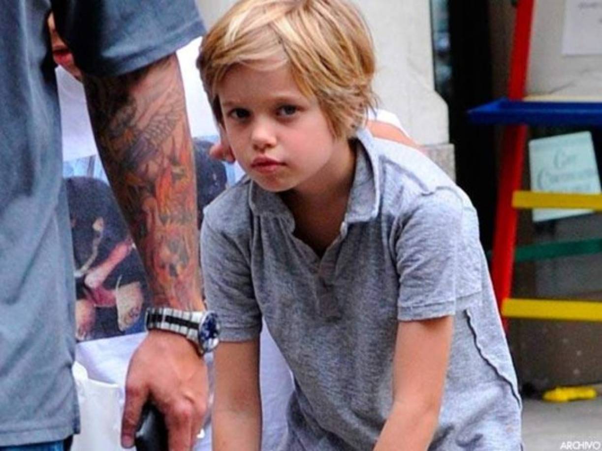 A los cuatro años Shiloh, por decisión propia, comenzó a vestir como niño.