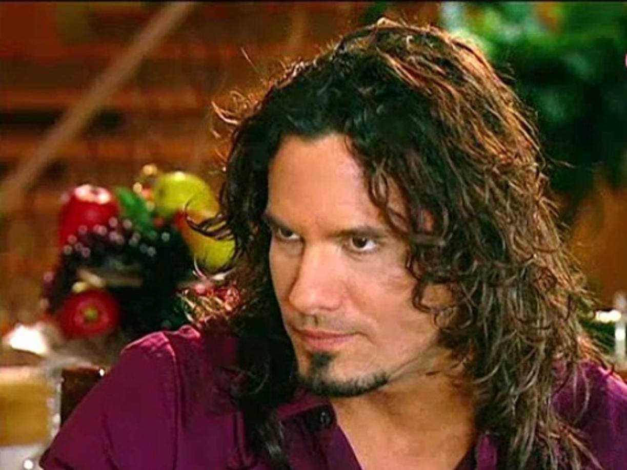 El cubano se ha unido a la moda que han seguido algunos de sus compañeros actores en la que aparecen ligeros de ropa en Instagram, pero lo cierto es que a sus 48 años, Cimarro tiene un cuerpo digno de presumir.<br/>