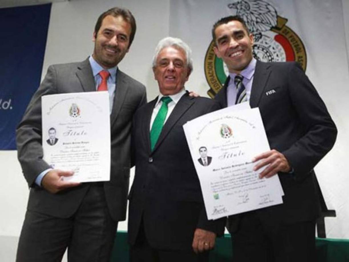Marco Antonio Rodríguez sacó sus estudios como entrenador del fútbol . El ex árbitro mexicano ha obtenido grandes logros tras retirarse del arbitraje.
