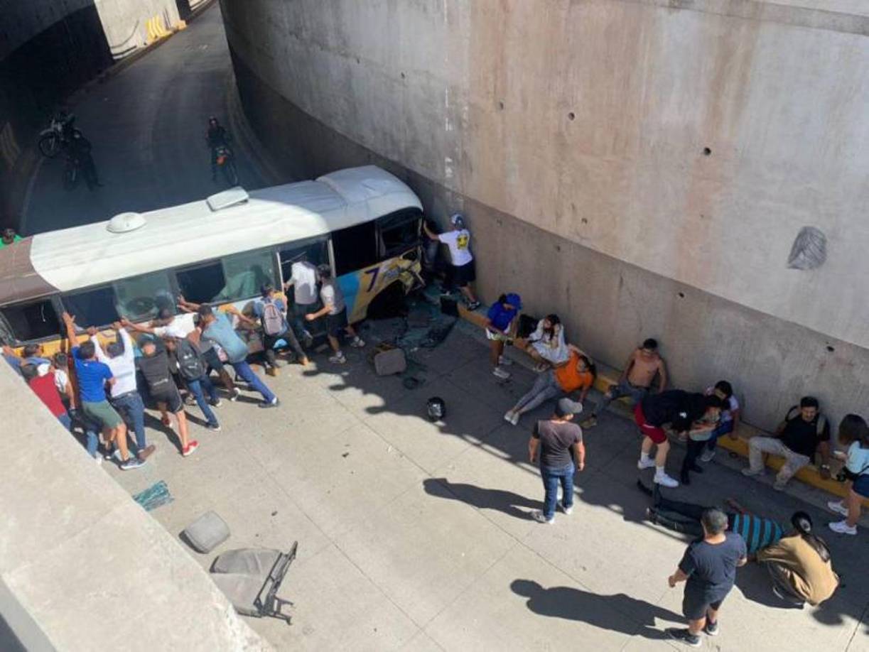 “¡Ayuda, por favor!” gritaba joven que murió tras caída de puente