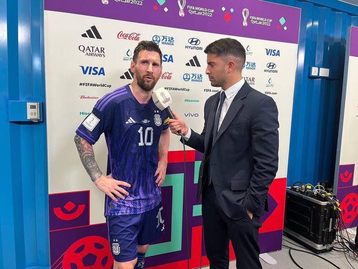 “Y después de que fue a buscar a Van Gaal porque según ellos había bloqueado antes del partido, el 19 que fue el que más los bardeó, el que hace los dos goles, en el túnel se acerca a Messi y le pide la camiseta”, expresó.