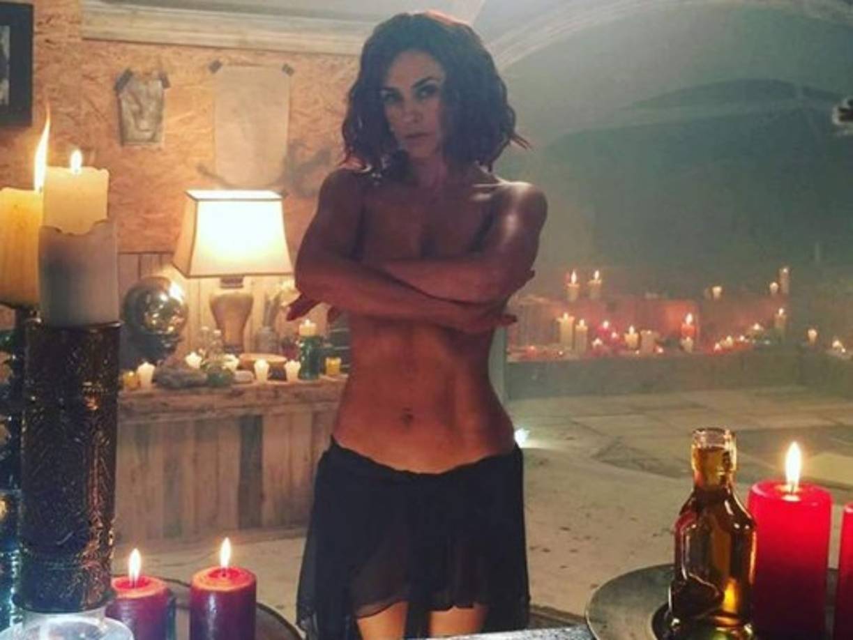 Telemundo estrenará la telenovela 'La Doña' y tal parece que la actriz Aracely Arámbula se dio a la tarea de llamar la atención de los fans a toda costa.